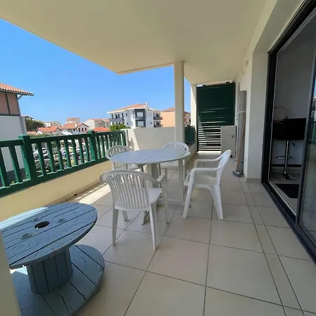 Grand T2 Avec Terrasse Et Parking - A Deux Pas De L'ocean A アパート